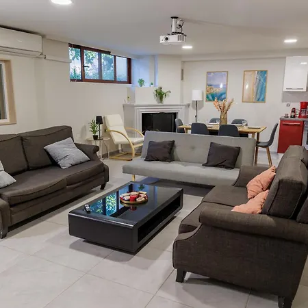 Lägenhet Lumelia Mansion Your Sunny Garden Kalamata