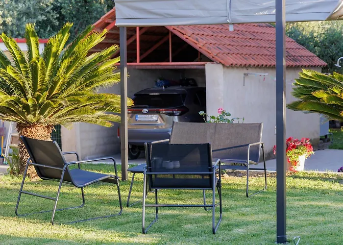 Lumelia Mansion Your Sunny Garden Апартаменты Каламата