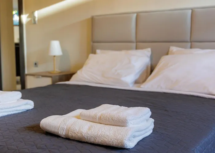 Апартаменты Lumelia Mansion Your Sunny Garden Каламата