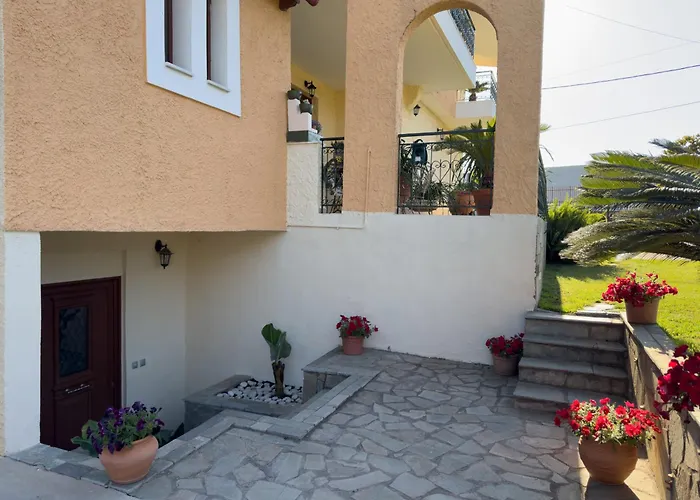 Lumelia Mansion Your Sunny Garden Апартаменты