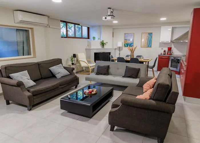 Апартаменты Lumelia Mansion Your Sunny Garden Каламата